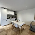 Le Terracotta Cote D'azur - Proche - Terrasse & Confort - Clim - Parking Et Wifi Gratuit- Speciale Fréjus