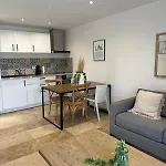 Le Terracotta Cote D'azur - Proche - Terrasse & Confort - Clim - Parking Et Wifi Gratuit- Speciale