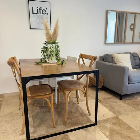 Le Terracotta Cote D'azur - Proche - Terrasse & Confort - Clim - Parking Et Wifi Gratuit- Speciale
